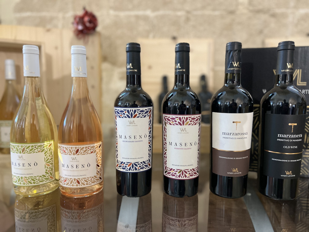 wino butelkowane w sklepie z winem