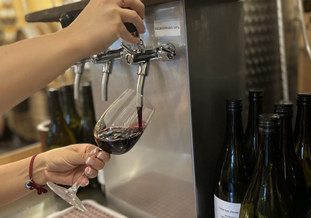 wino z beczki w sklepie z winem